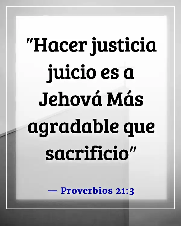 A verse from the Bible that talks about doing the right thing in Spanish can be translated as:

Versículo de la Biblia sobre hacer lo correcto (Proverbios 21:3)
